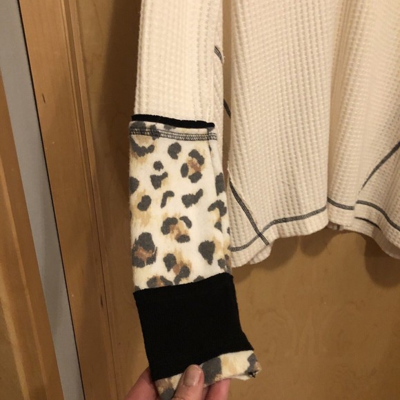We the Free Oversized Cream Waffle Weave Animal Print Sleeve Women's Size xs - Picture 7 of 10